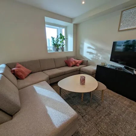 Spacious And Modern 4-room Apartment, Appartement
