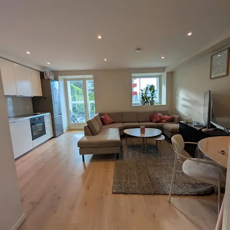 Spacious And Modern 4-room Apartment, Appartement